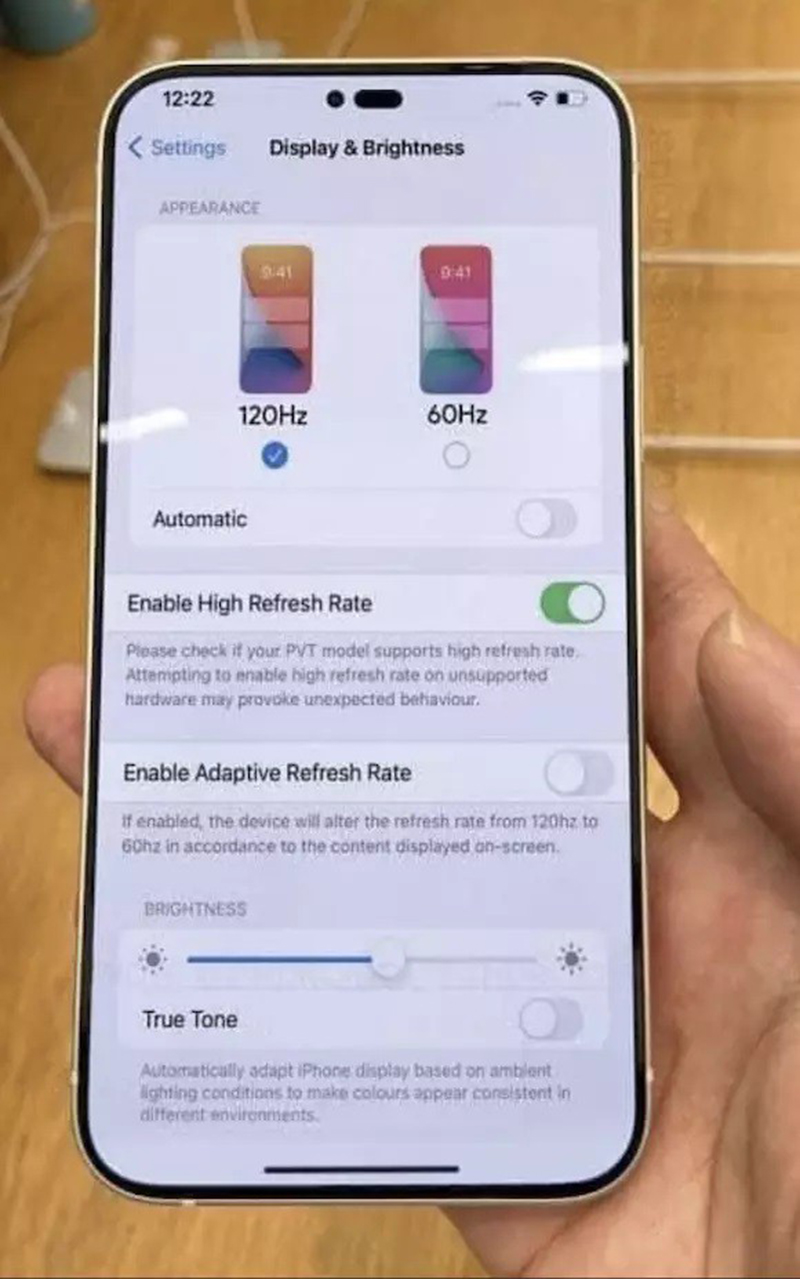 1645852730_648_what-seems-to-be-a-fake-or-processed-image-of iphone14-pro-sieu-ban-re