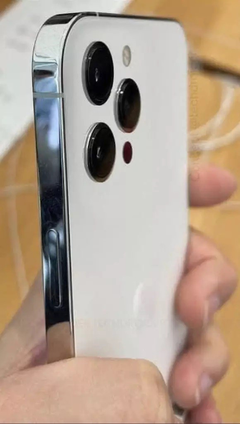 1645852731_24_what-seems-to-be-a-fake-or-processed-image-of iphone14-pro-sieu-ban-re
