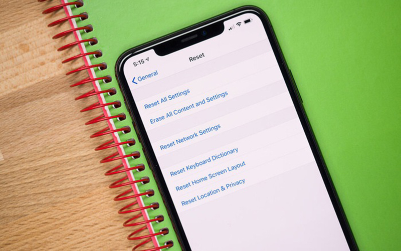 71 dien-thoai-khong-tat-man-hinh-sieu-ban-re