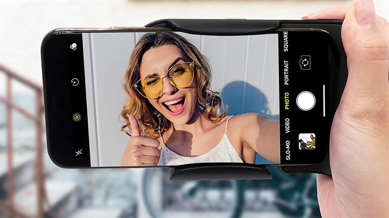 Camera của iPhonÂcch-chup-iphone-tư-xa-sieu-ban-ree là một trong những camera trên điện thoại thông minh tốt nhất hiện nay, mang đến cho người dùng những nghiệm chụp ảnh thú vị với nhiều tính năng tiên tiến của Apple. Dưới đây sẽ là cách chụp ảnh từ xa trên iPhone cực kì đơn giản và tiện lợi.