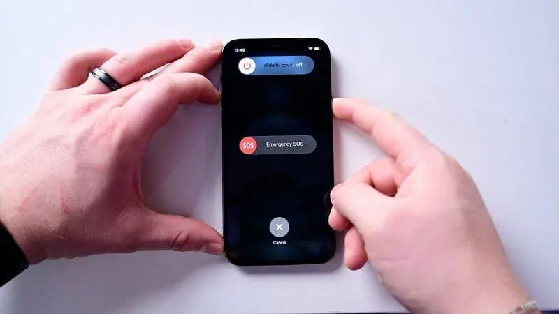 cach_khoi_dong_lai_iphone12_khi_bi_loi_sieubanre
