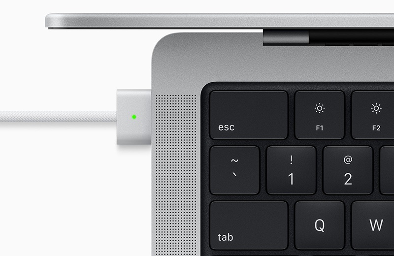 macbook-pro-magsafe-3-charging macbook-air-2021-sieu-ban-re