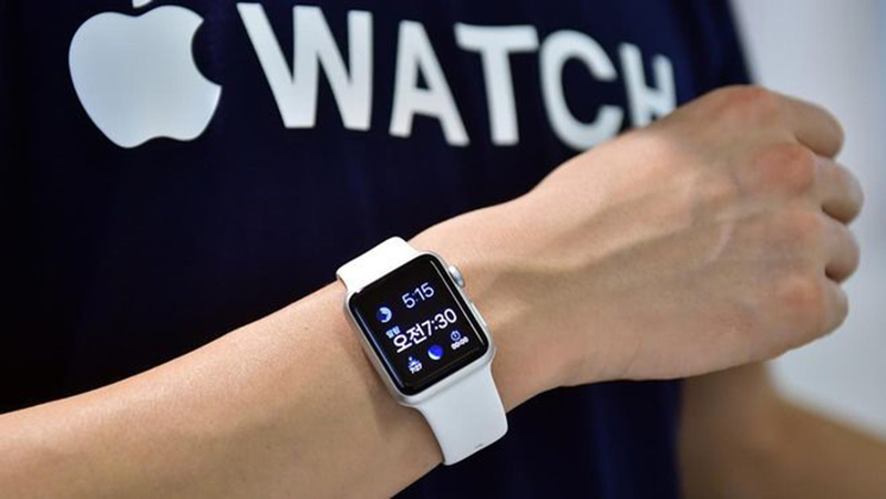 facebook-ra-mat-dong-ho-thong-minh-sieu-ban-re